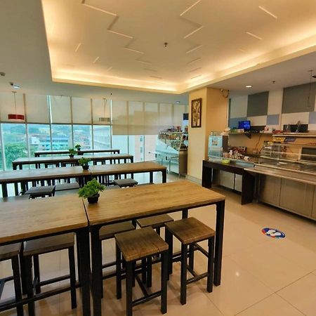 Greenwindows Hotel Davao City Екстериор снимка