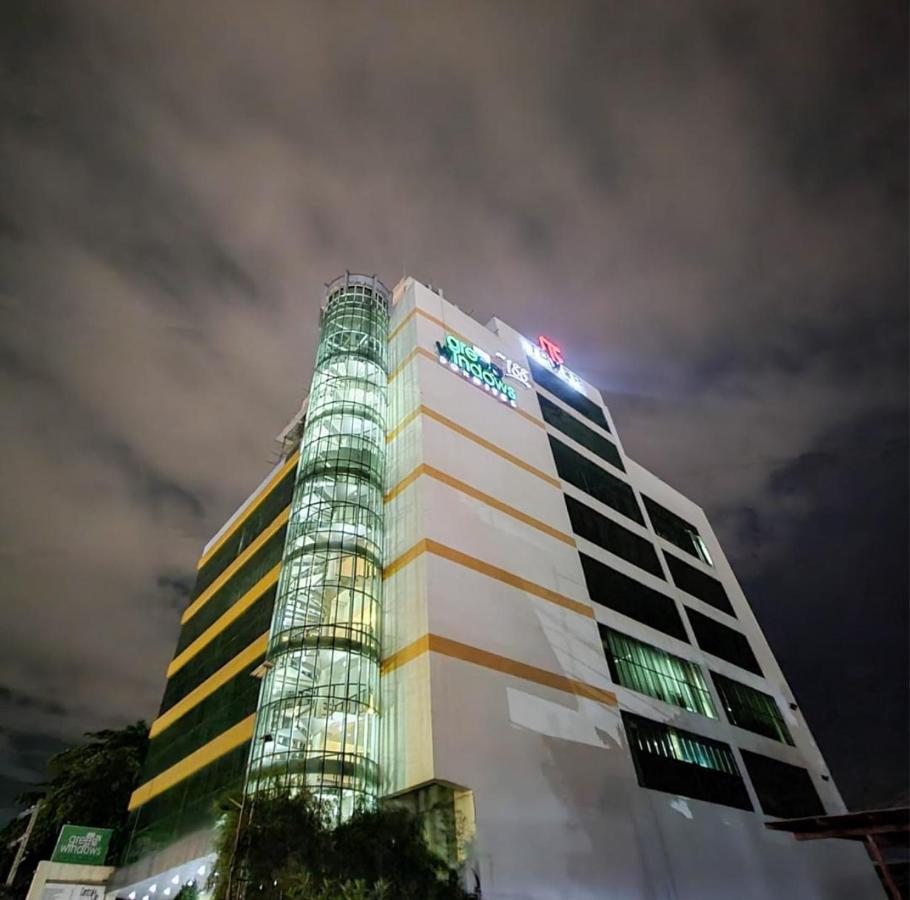 Greenwindows Hotel Davao City Екстериор снимка