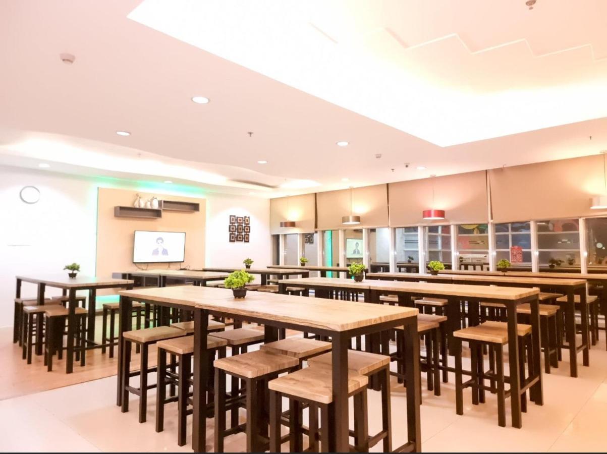 Greenwindows Hotel Davao City Екстериор снимка
