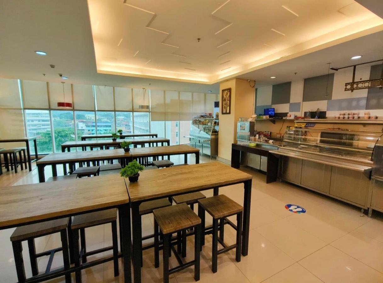Greenwindows Hotel Davao City Екстериор снимка