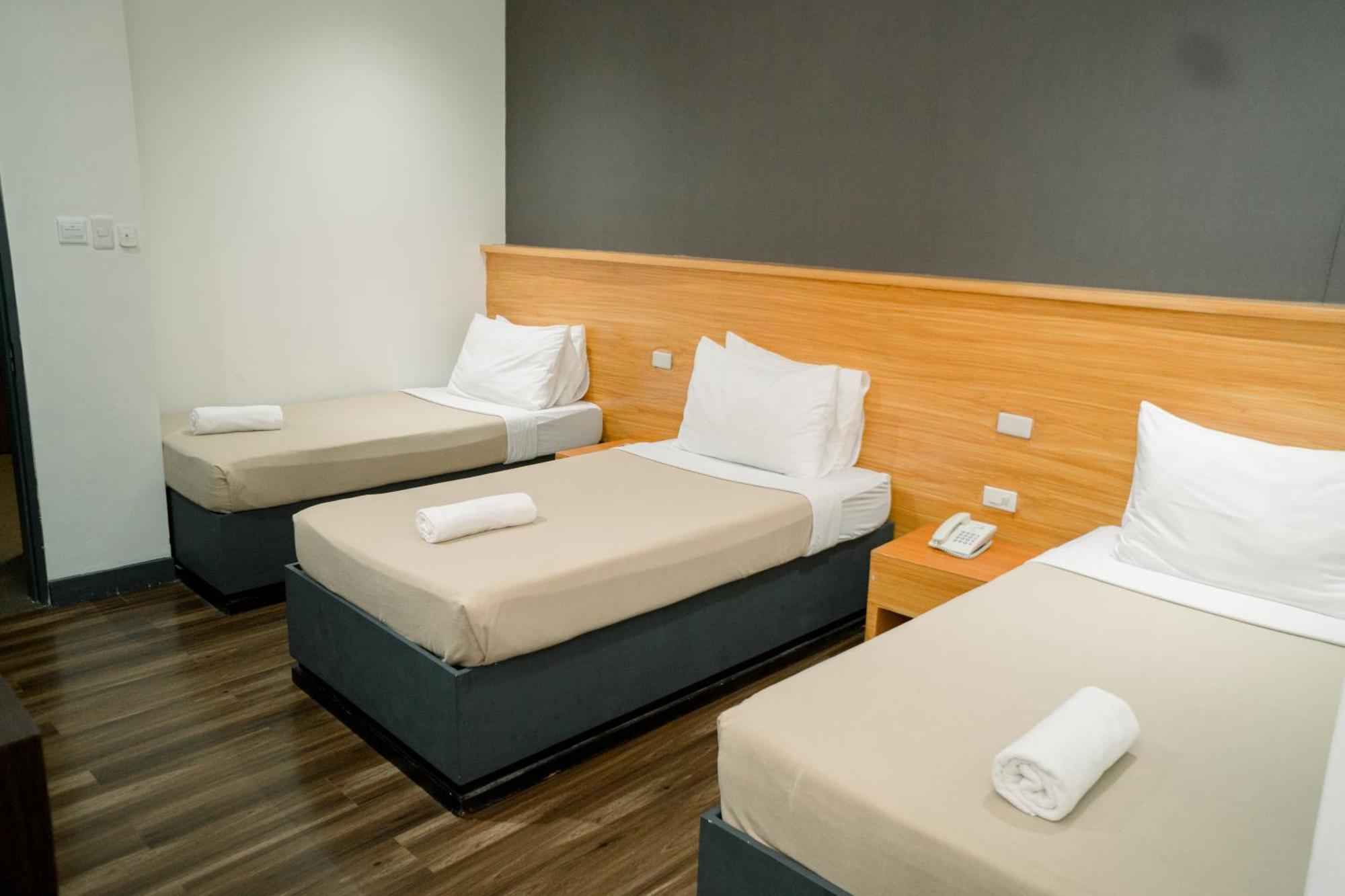 Greenwindows Hotel Davao City Екстериор снимка