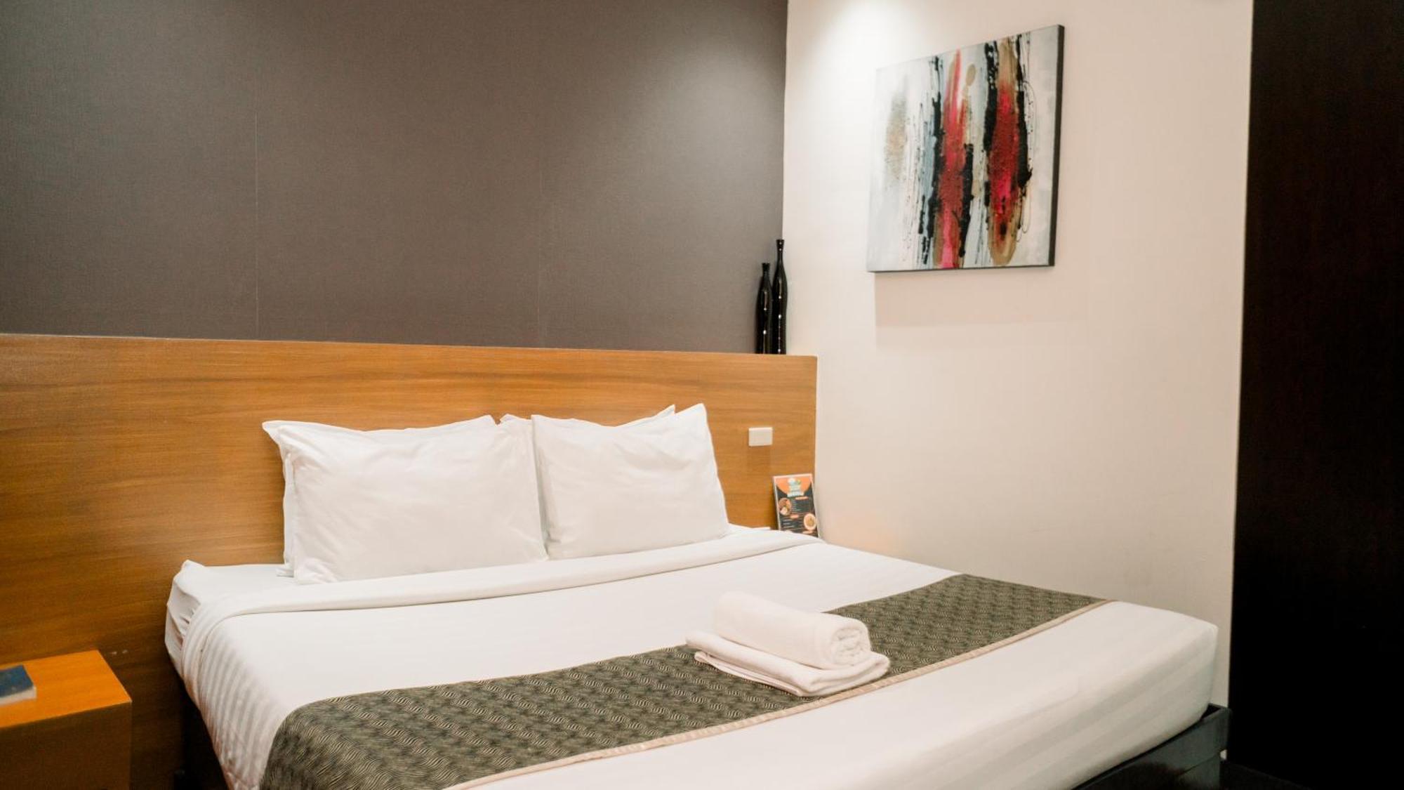 Greenwindows Hotel Davao City Екстериор снимка